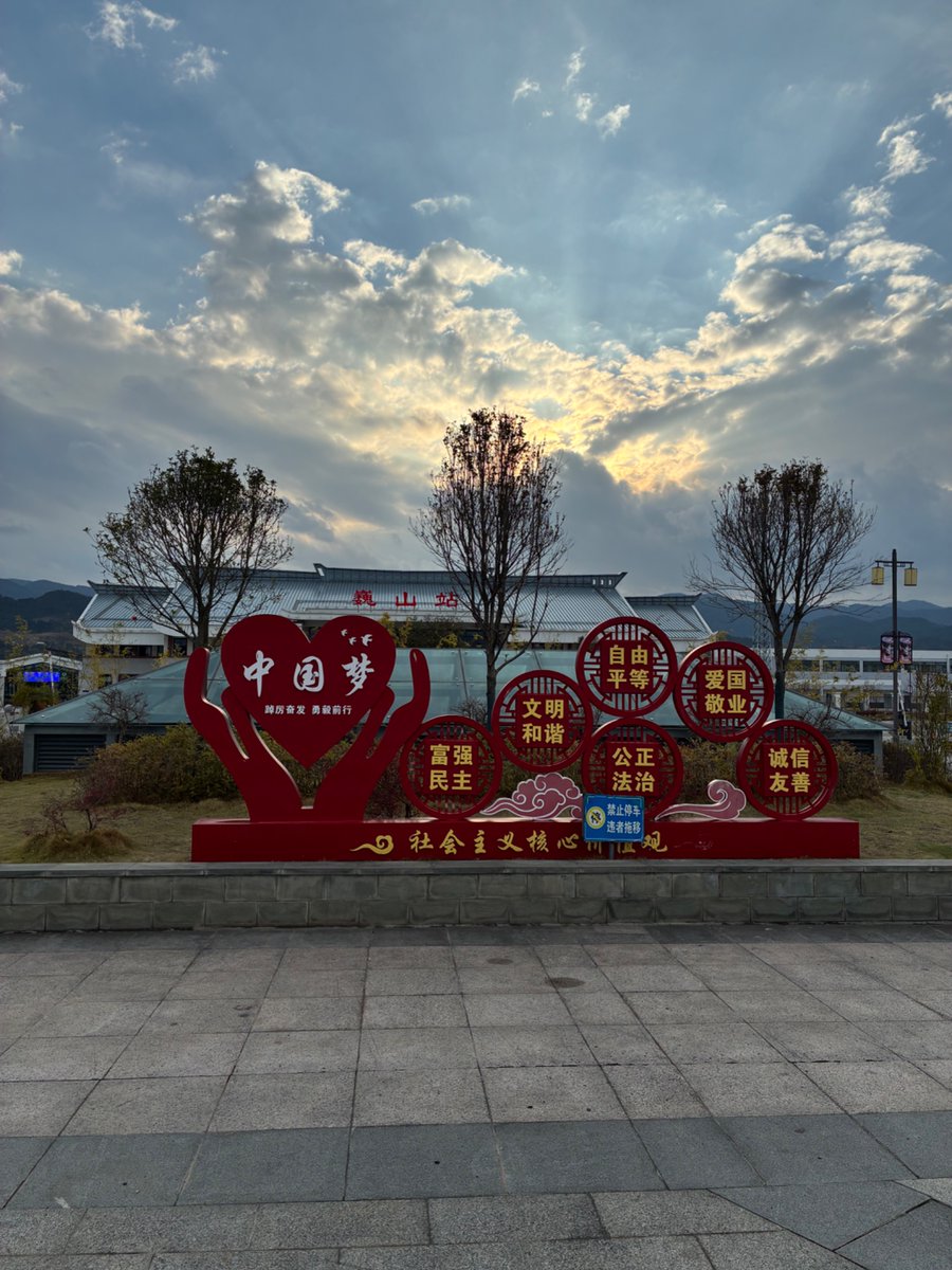 ネイビーブルー tweet media