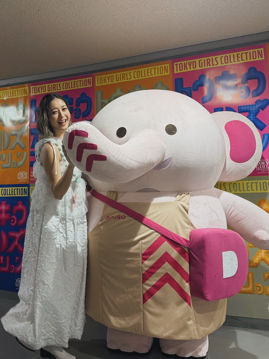 アンバサダーを務めている
DAISO×TGCのコラボコスメ
Kyummeから新作が発売しました💄🌸

DAISO公式サイトに
撮影時のメイク方法も載ってるので
ぜひ真似してみてください〜

今回のTGCステージでは
だいぞうと一緒にステージにでました🐘
おっきくて可愛かった🫶🏾🩵🩷
jp.daisonet.com/pages/tgc_2026…