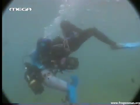 FrogwomanOrg's tweet photo. A female diver who attacks one male and one female diver?
Check out the video on my website:
https://t.co/jBmnFIdMgU
#scuba #diving #scubadiving #underwater #frogwoman #femalediver #wetsuit #scubagear #vintagescuba #neoprene #femalespy #villainess #drowning https://t.co/1tT7elPzrr