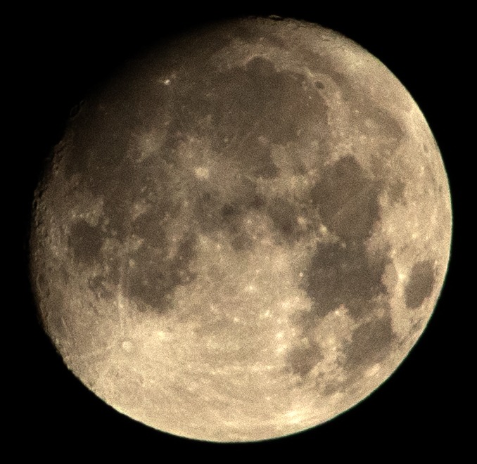 elemzoic's tweet photo. moon pictures i took a while back ago with my canon dslr :] https://t.co/orUsopnsUf