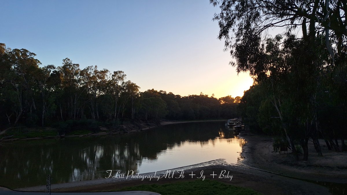 TonyL_Tchum's tweet photo. This morning's ride around the river tracks.
Echuca
#MurrayRiver #CampaspeRiver https://t.co/B6CFLgnASA