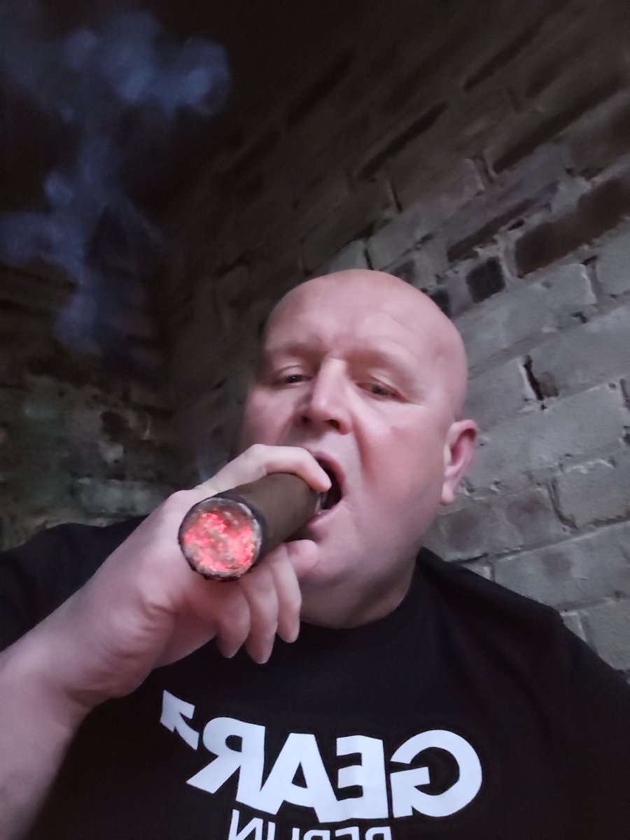 Afternoon fuckers 
Sacrifice is the horniest form of submission is it not cashcunts 🤔
Feed my greed Throne.com/skinboss8