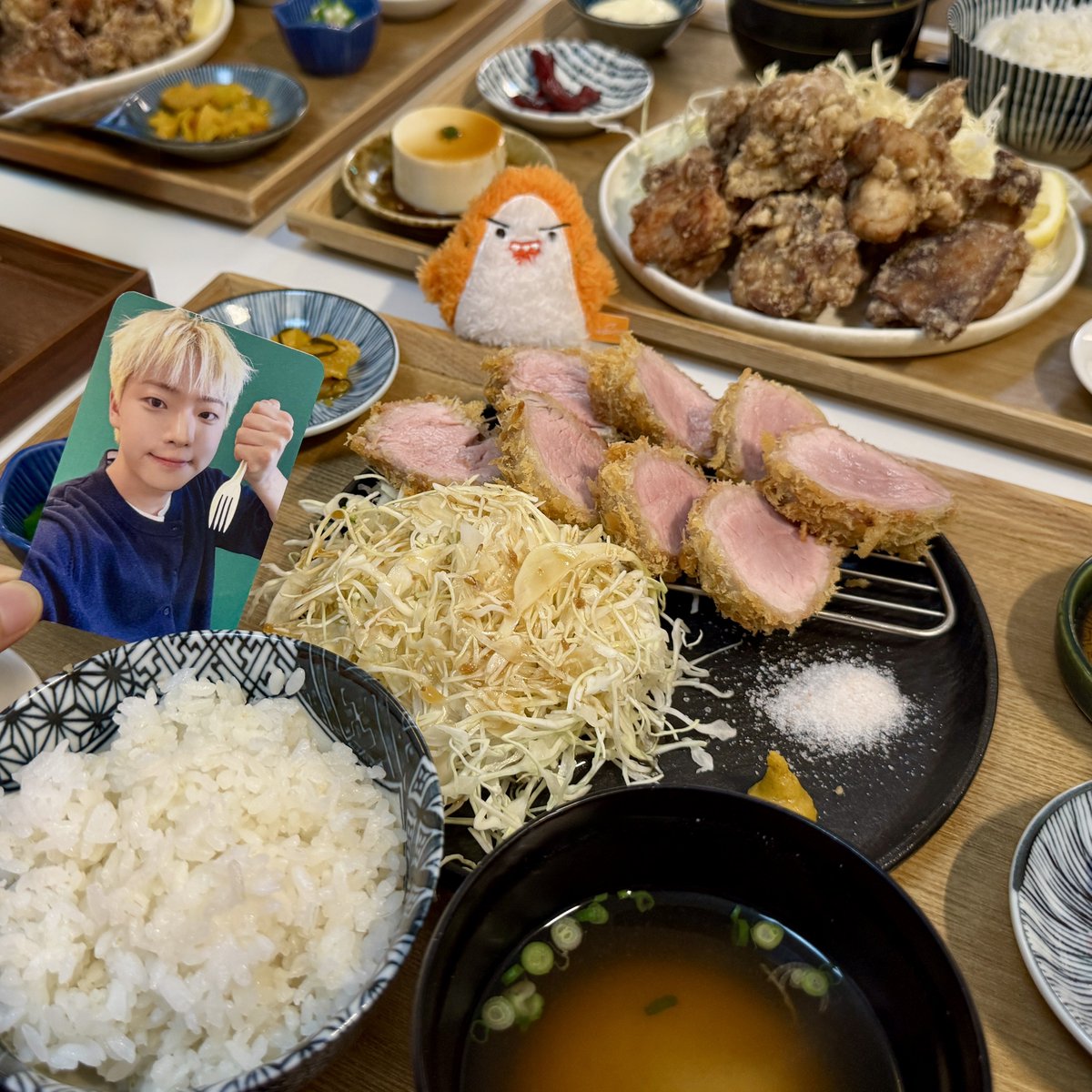 FUSE_DAY's tweet photo. 대왕쥐토가 반겨주는 망원동 맛집 쿠리에서 맛있는 음식들도 먹고 털오니랑 행복한 시간도 보내고 왔어요🧡 유짱이도 쥐토도 다람이도 있는 쿠리 너무 귀여웠고 음식도 너무너무 맛있었어요 맛잘알 💙유토💙가 추천해준 가라아게 최고 밥도둑 미소가지 최고 부들부들 히레카츠 최고 https://t.co/hsmg3faB0S