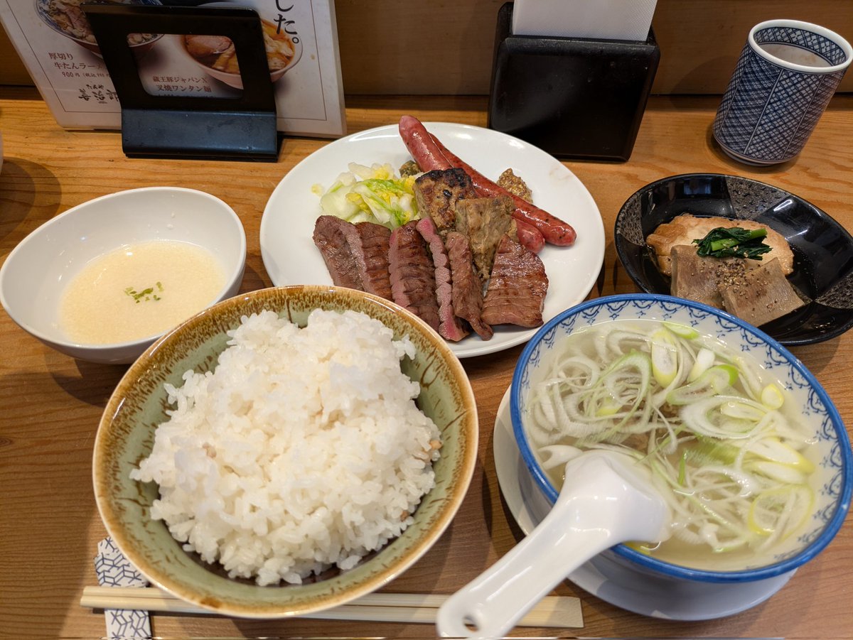 goropicano's tweet photo. 金曜土曜の2日間で仙台までドライブして来ました。以前は出張で散々来ていた仙台ですが、ちゃんと観光したことがなかったので王道の松島やら塩釜やら回ってきました。
今週は自転車お休み＆美味しいものたくさん食べたので、せっかく落ちてきた体重も元通りですね、きっと…。
#仙台ドライブ https://t.co/AAcktIzRYp