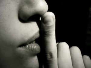 Virgili7's tweet photo. Consell del 10 d'abril:

L'expressió "no dir ni mu", per a voler dir ‘no dir res’, no és #boncatalà.

Ho hauríem de dir així: NO DIR NI MITJA PARAULA, NO OBRIR BOCA, CALLAR COM UN MORT, etc.

Us agrairé molt que feu córrer aquestes publicacions de divulgació de la nostra llengua! https://t.co/3isGgRDFcu