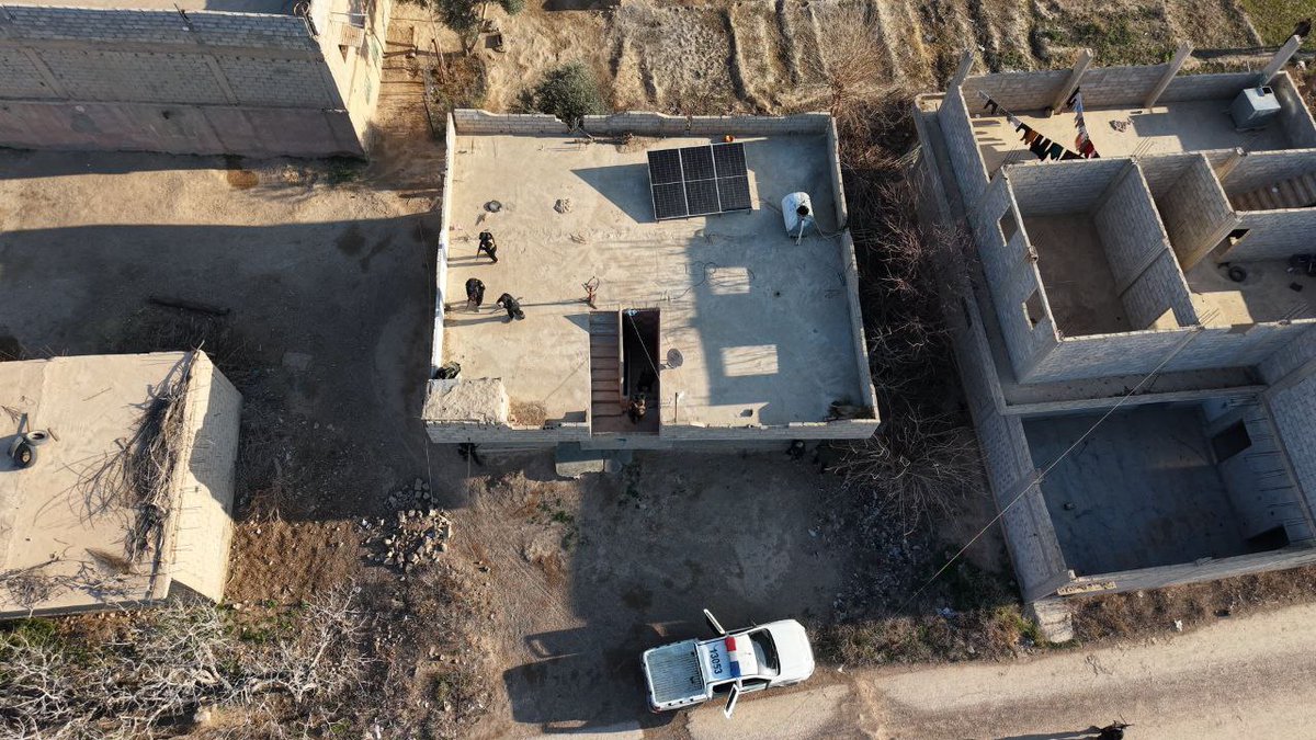 QalaatAlMudiq's tweet photo. #Syria: the Interior Ministry released details of the recent anti-#ISIS operations in #Abukemal and surrounding areas.
The cells targeted were involved in recent attacks and were planning additional operations.
12 members, incl. leaders, were arrested. https://t.co/15SCkStGtm