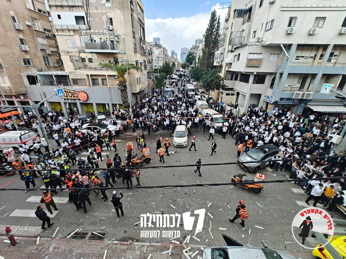 איזו תמונה מרהיבה. 

הסקרנות הבני ברקית היא שם דבר במגזר, וכשרוצים להטיח במישהו שהוא סקרן בלתי נלאה מכנים אותו ״בני ברקי״.