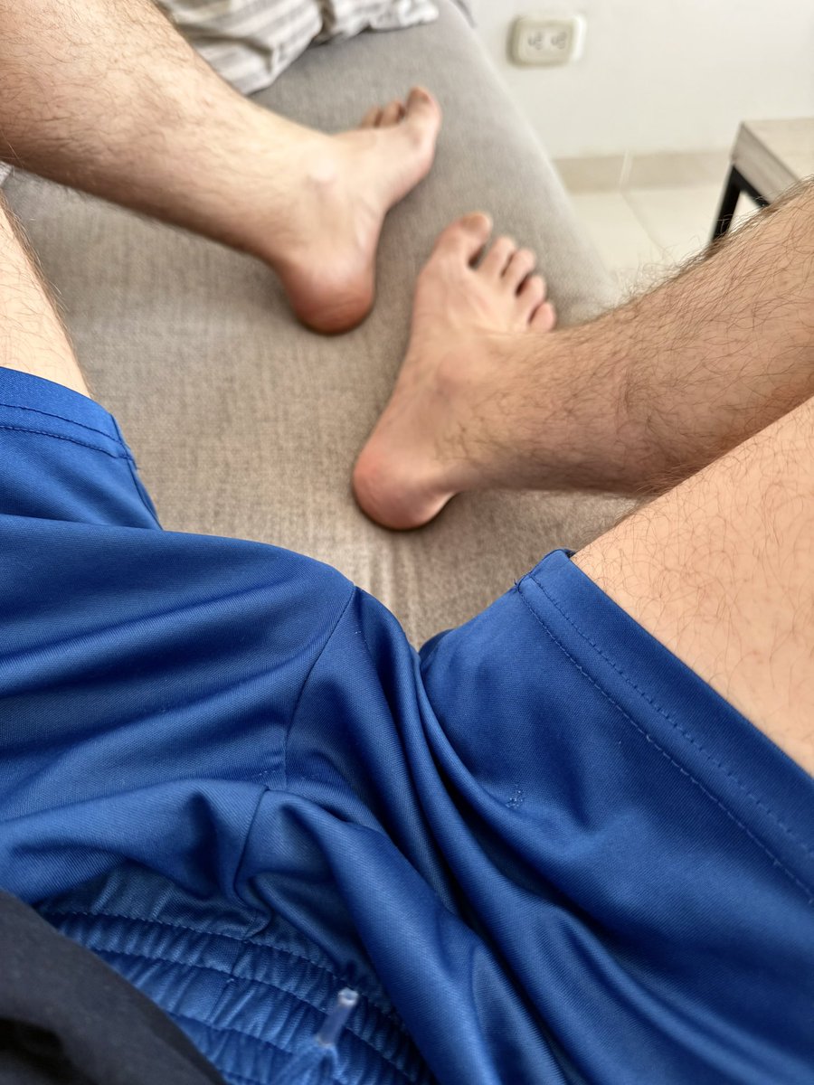 XXXJeuneBGXXX's tweet photo. Y’a des kiffeurs des ieps ici ? 🦶 
RT RT J’veux te voir ! 🔥 https://t.co/X6LOYgnrG6