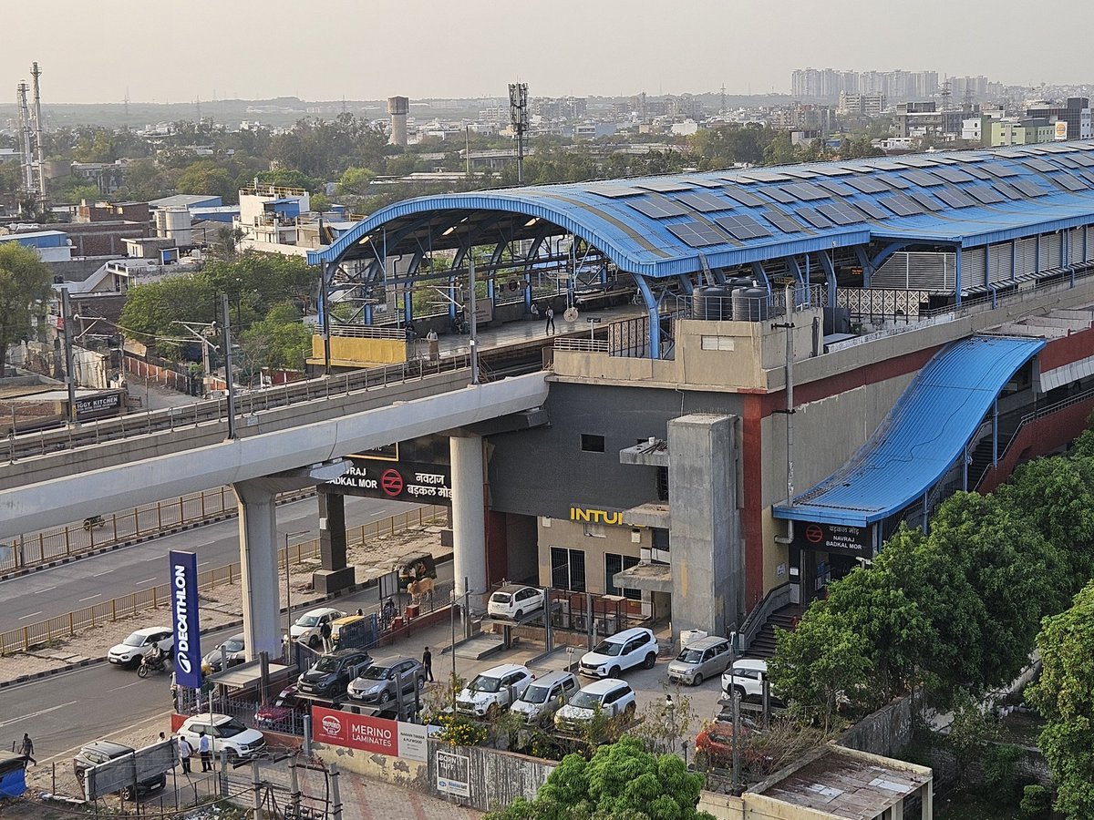 jguptallb's tweet image. This is how #MetroStation near my residence looks like in #Faridabad. Sorry to disappoint the haters, but it does not look like slums or covered in sewerage water or littered #Garbage.
