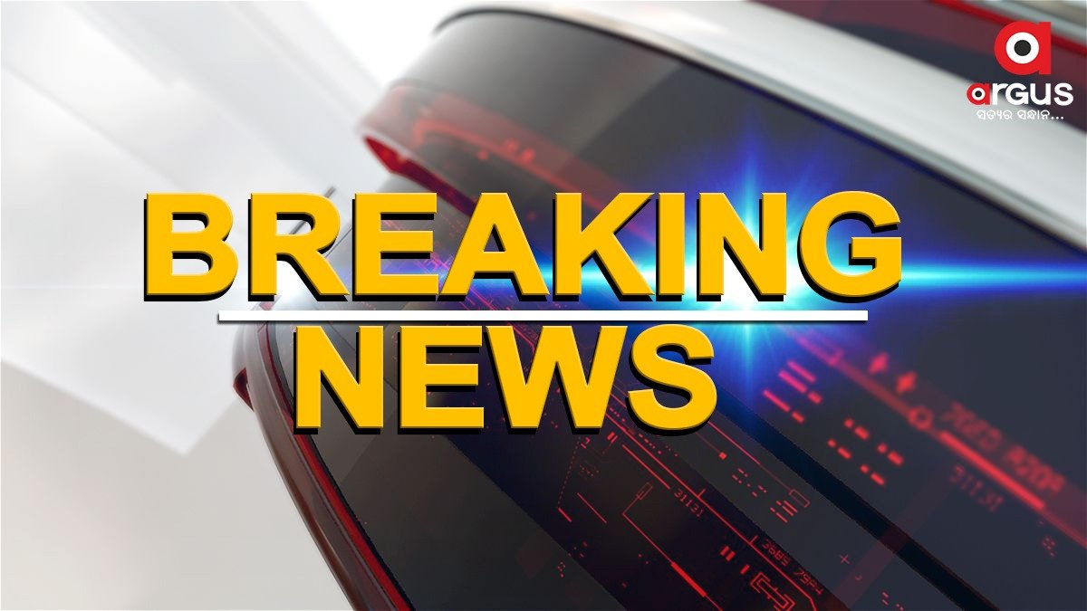 #Odisha I Two people die as a severe Kalbaisakhi storm strikes Karanjia in Mayurbhanj district. Heavy winds and hail cause widespread destruction in villages including Dumuria, Kankada, Kia Panposi, Kia, and Mata.
#Kalbaisakhi #Mayurbhanj #WeatherAlert #ArgusNews