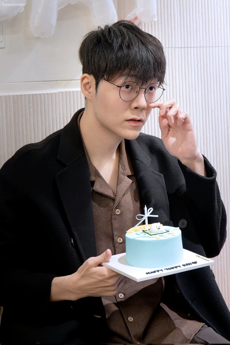 👓✨️ tweet media