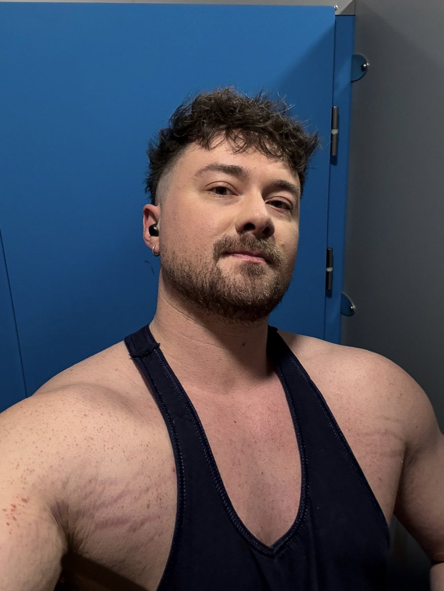 Muscle Bear in Training tweet media