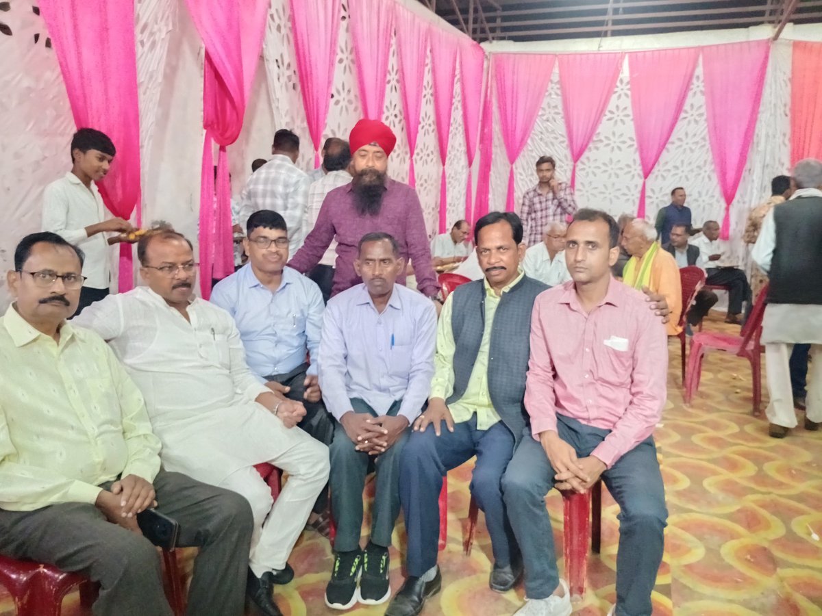 SoniKumarv's tweet photo. ओम प्रकाश साहू जी मुंशीगंज जिनके लड़के की बारात में जाने का अवसर प्राप्त हुआ भाजपा नगर अध्यक्ष रायबरेली व साथ में सभी भाजपा कार्यकर्ता बंधु! https://t.co/IvcEBy1wz8