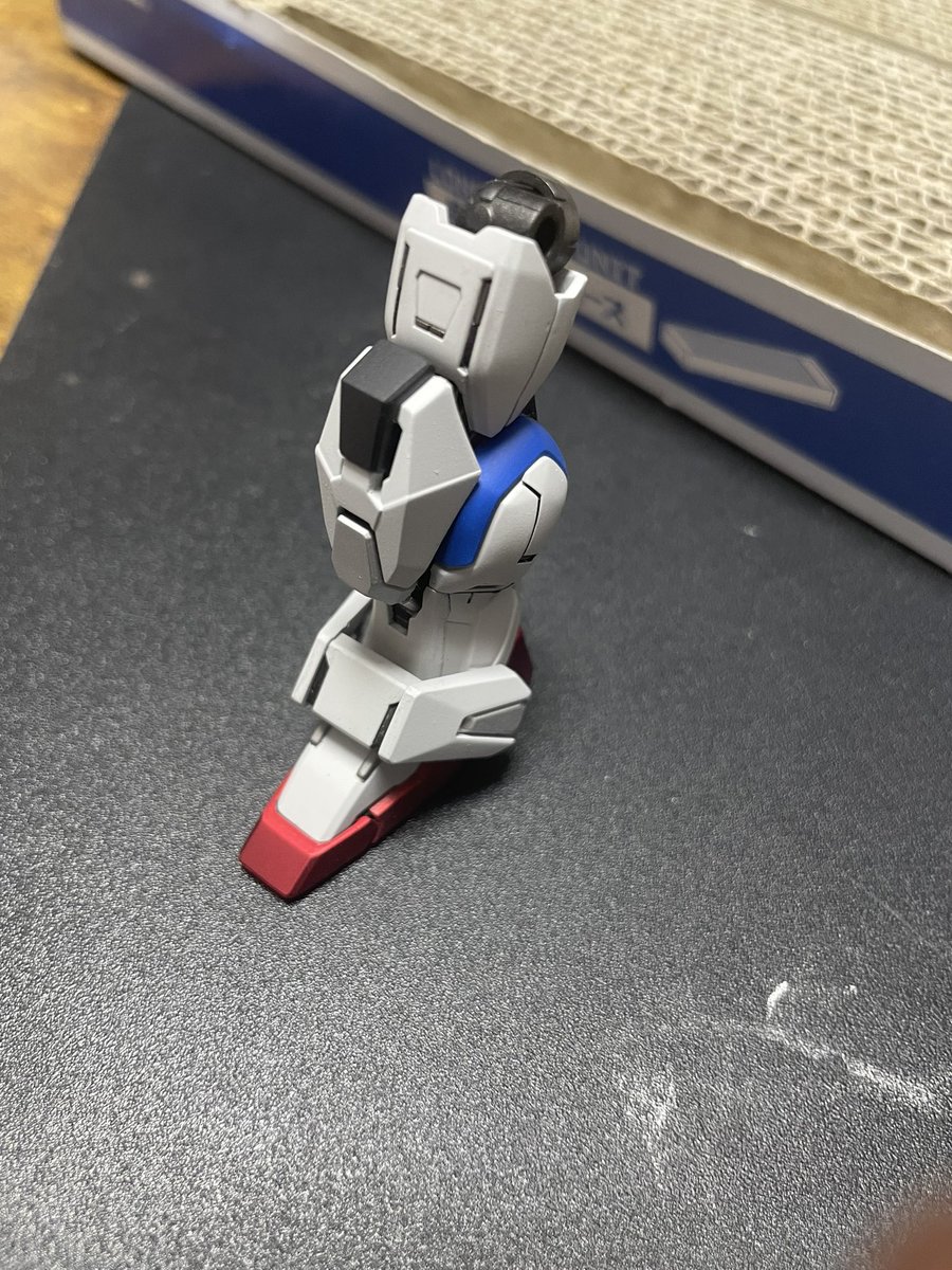 es82286's tweet photo. 下半身まで行ってやっと胴体が完成した！！
結構スミ入れとか塗り分けやったけど
その分いい仕上がりになったね
あとは武器系と羽だけど…
3月中には終わらせたいかなぁw
 #ガンプラ
 #MGSD 
  #ガンプラ好きな人たちと繋がりたい https://t.co/kaskKGPLOS
