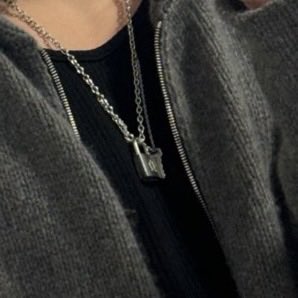 แล้วฮีใส่สร้อยอันนี้ไปด้วยทุกที่เลย กลับแล้วก็ส่งรูปมาให้ดูเหมือนได้พาสะเตไปเที่ยวด้วยจริงๆ ถ้านี่ไม่ใช่คนที่รักสะเตที่สุด🥹🫶🏻