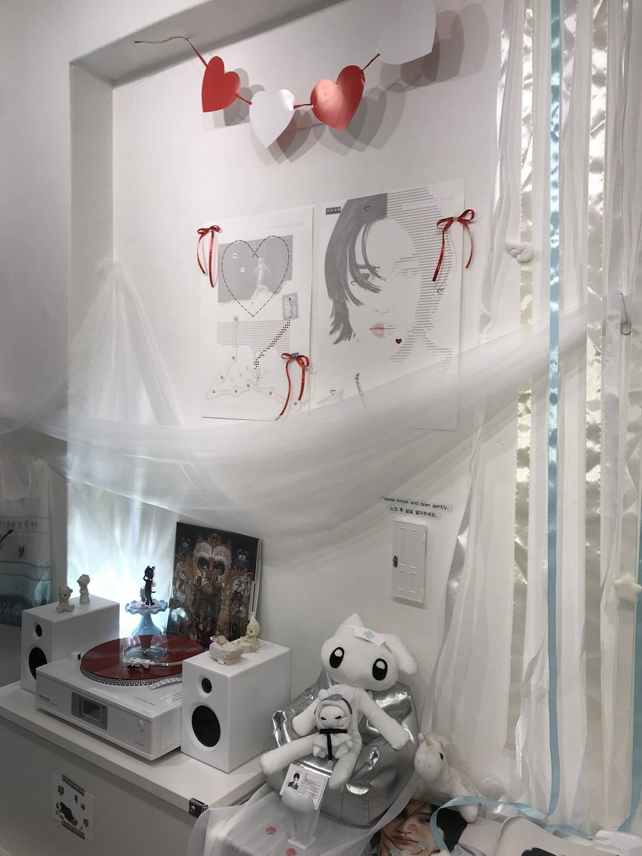 👩🏼‍❤️‍💋‍👩🏾 tweet media