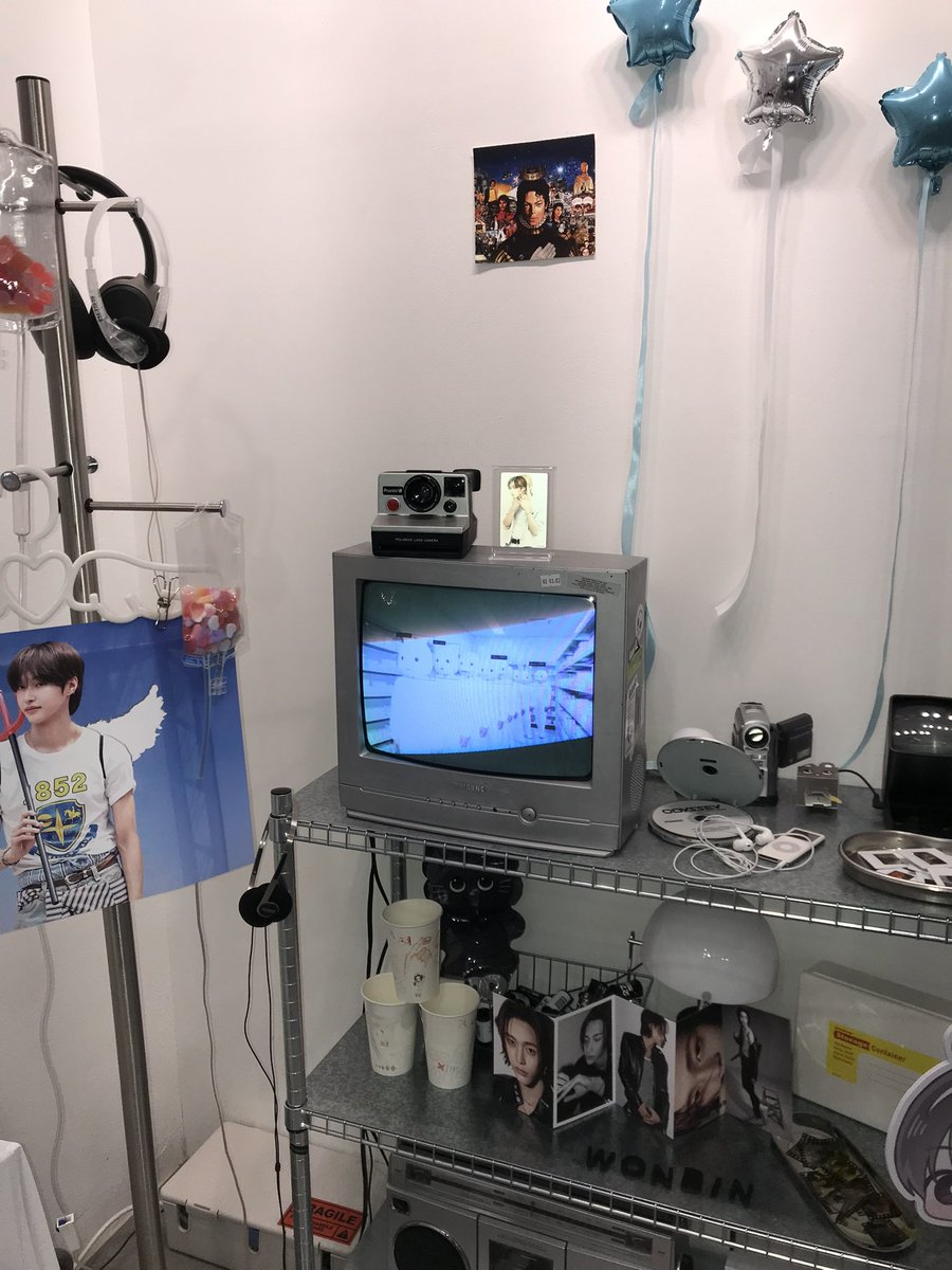 👩🏼‍❤️‍💋‍👩🏾 tweet media