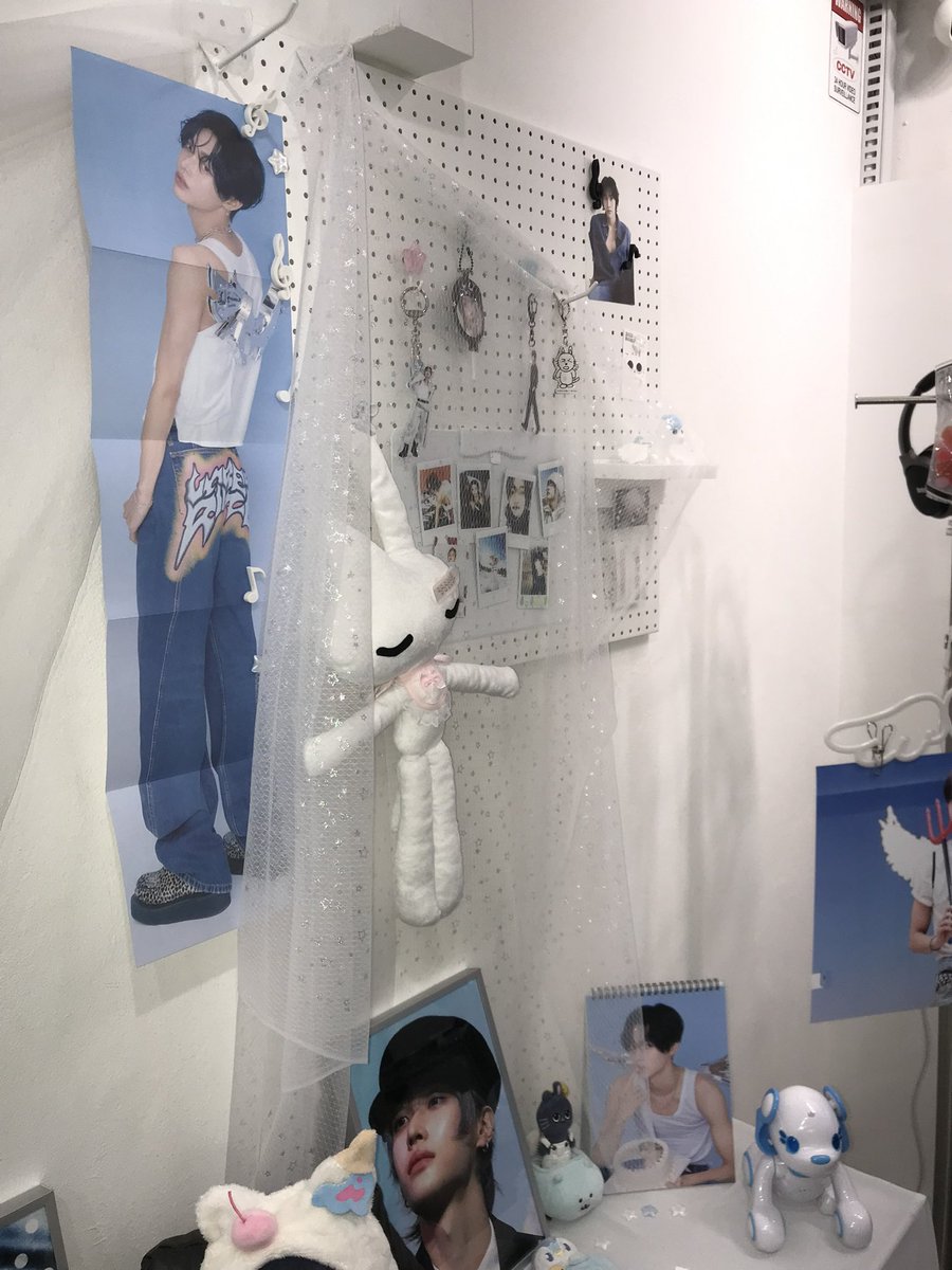 👩🏼‍❤️‍💋‍👩🏾 tweet media