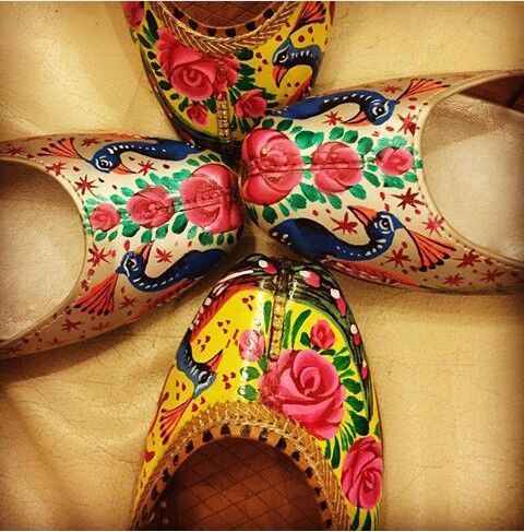 werindia's tweet image. 👟🎨 Step up your style with hand-painted shoes—unique, creative &amp;amp; full of personality 👉 buff.ly/FEs59fd 

#HandpaintedShoes #CreativeStyle #Threads #WeRIndia