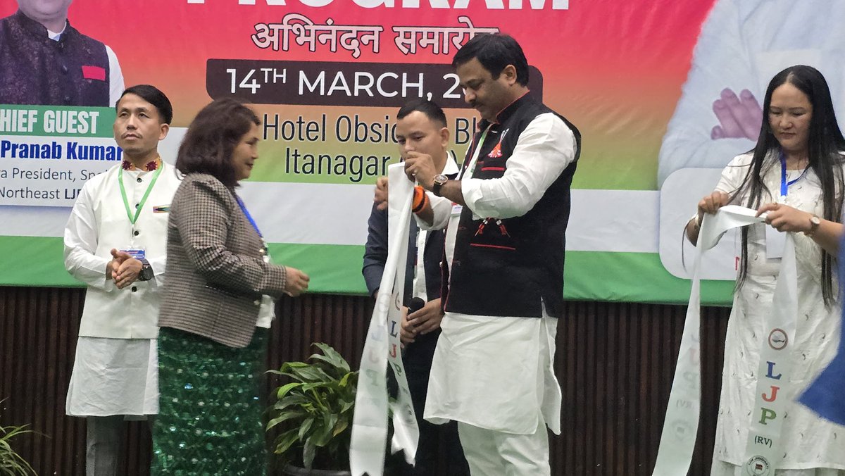 LjpPranab's tweet photo. “सिर्फ डेढ़ साल में,लोजपा (र) अरुणाचल प्रदेश में एक ज़िला परिषद सदस्य, दो कॉर्पोरेटर, और 30 ग्राम पंचायत सदस्य जीते! इस जीत पर माननीय राष्ट्रीय अध्यक्ष श्री⁦@iChiragPaswan⁩ जी के मार्गदर्शन में,सभी निर्वाचित सदस्यों को सम्मानित किया! इस बड़ी सफलता पर गर्व महसूस हो रहा है! https://t.co/Q5YaINqfHb