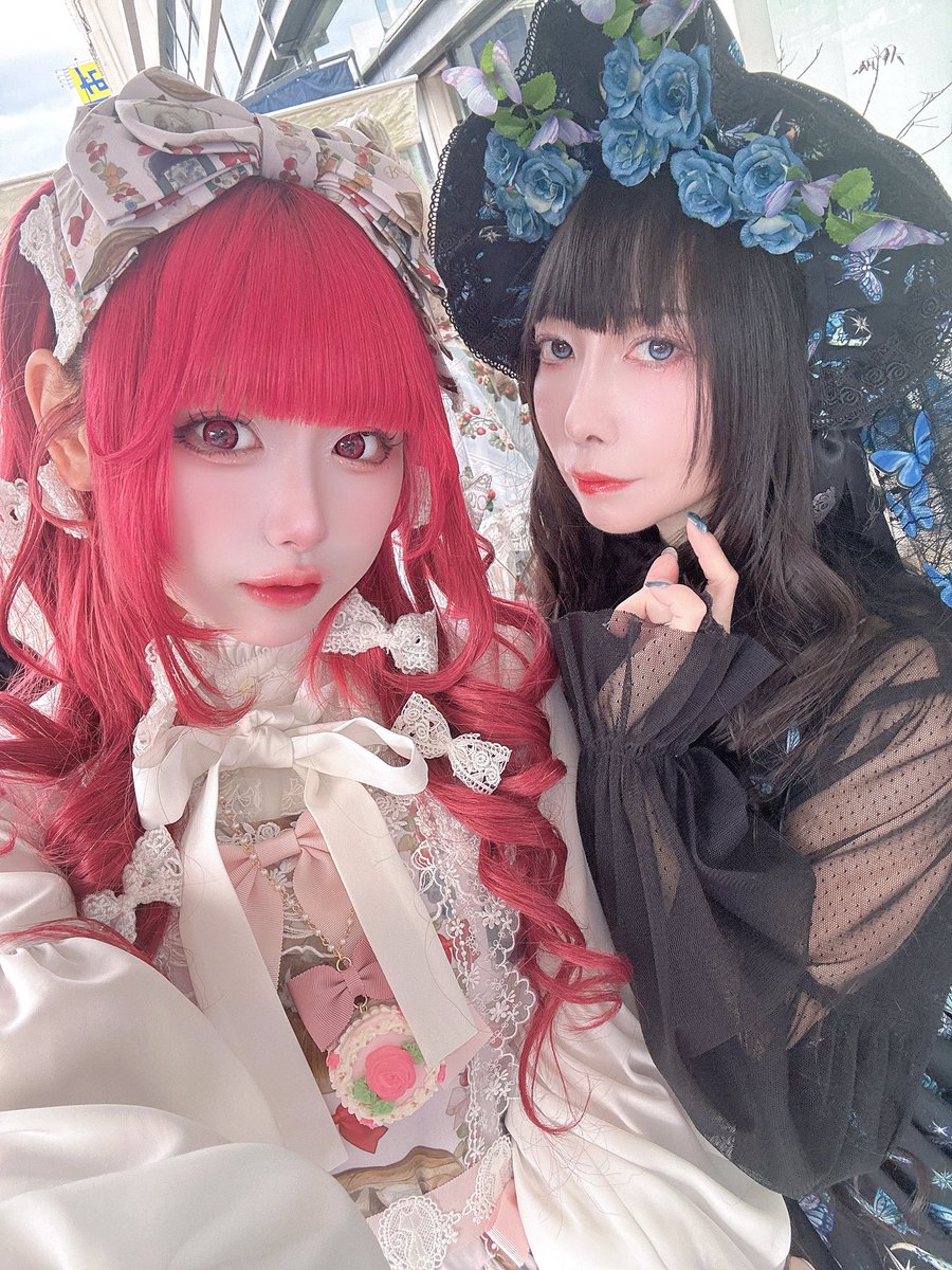 Simozono__reika's tweet photo. 今日は勇気を出す日‼️だったのでずっとお声を聞いていたゆいん様ともお写真撮って頂きました😭💖
素敵な声に魅了され続け、お仕事でまさかお会い出来る日が来るなんて思ってもみなかったので遠目から今日は焼き付けさせて頂きました՞ඉ  ̫ඉ՞
本日も麗しゅうございました、、、素敵なお写真ありがとうございました🫖✨