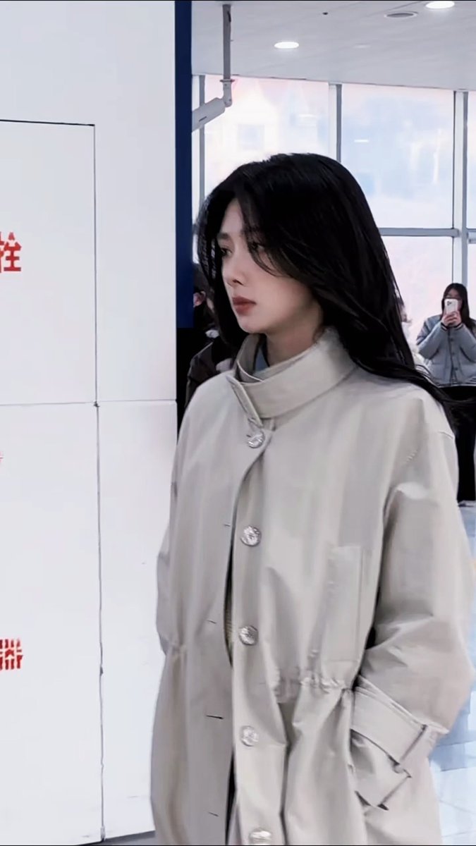 C_EntWomen's tweet photo. New reuters of Wang Yinglu filming of the set of movie #MeetingSpring

[ #WangYinglu #王影璐 ] https://t.co/sPh4tOAwfN