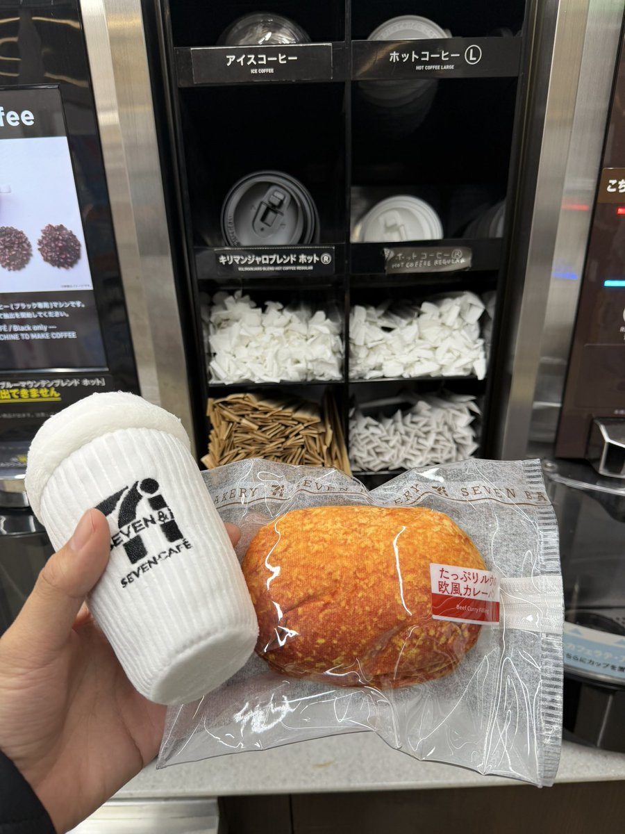 llc_tecchan's tweet photo. 小腹空いてたからセブン寄ったんやけどちょうどええわぁ https://t.co/NQGgLZLZoM