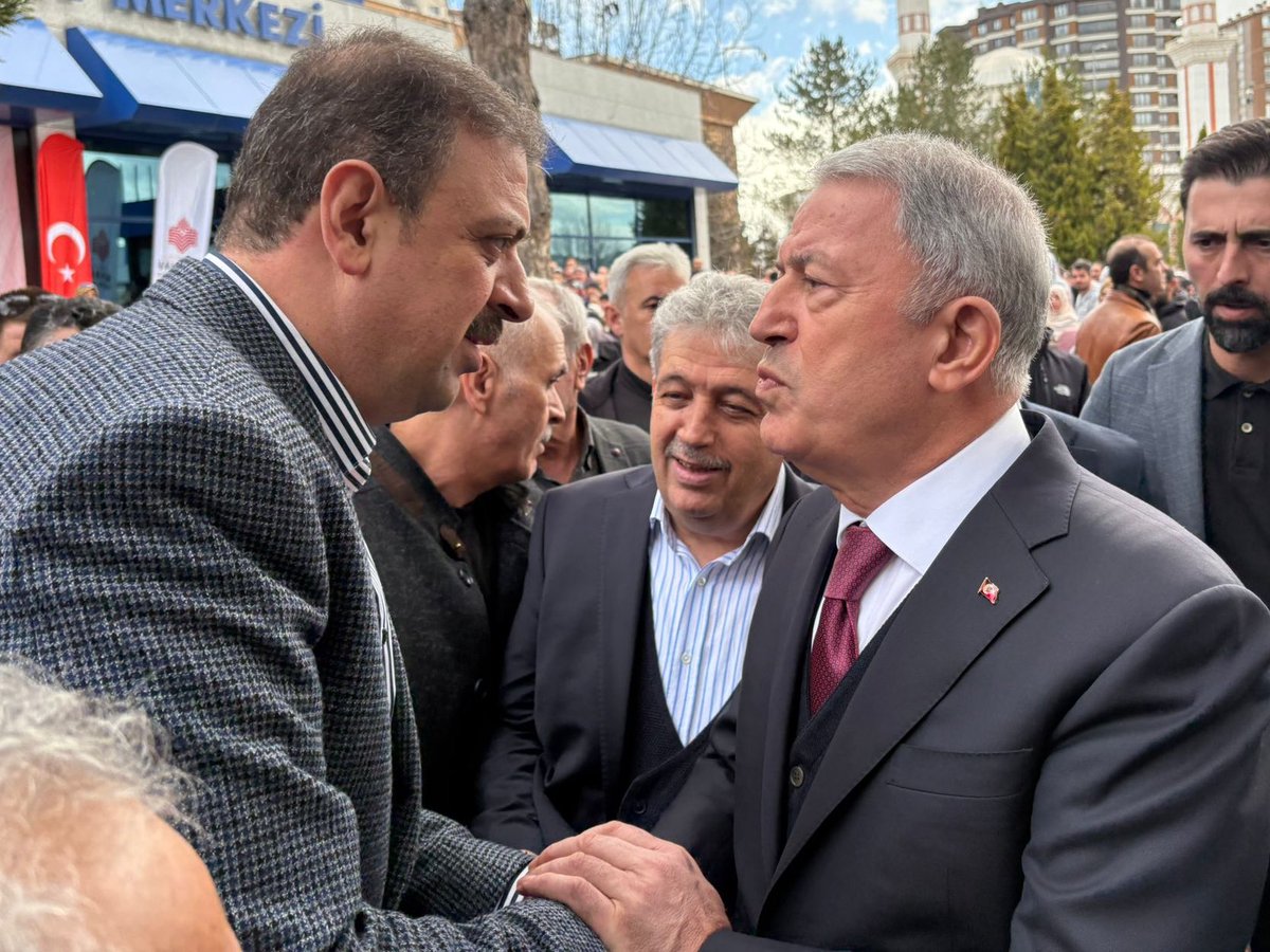 O’nun izindeyiz..

Manevi mirasımızın en kıymetli emanetleri Kayseri’de…

Emeği geçen;

Kültür ve Turizm Bakanımız Mehmet Nuri Ersoy başta olmak üzere, 

Vakıflar Gn. Md.Sinan Aksu’ya,

Valimiz Gökmen Çiçek’e,

Büyükşehir Belediye Bşk. Memduh Büyükkılıç’a ve 

Yüksek