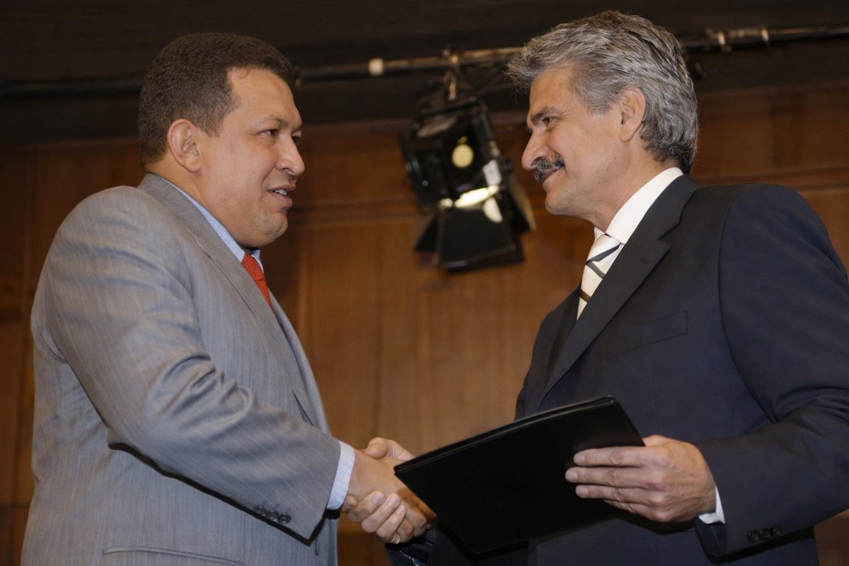 🇻🇪😤🛢️ Lo de Ali Moshiri y Chevron da asco: nunca han estado del lado de Venezuela, sino del lado del poder que la saqueó y la arruinó. Ayer se entendieron con la PDVSA chavista y con Rafael Ramírez; hoy, con Delcy Rodríguez, repiten la misma coartada inmunda de la “estabilidad”,