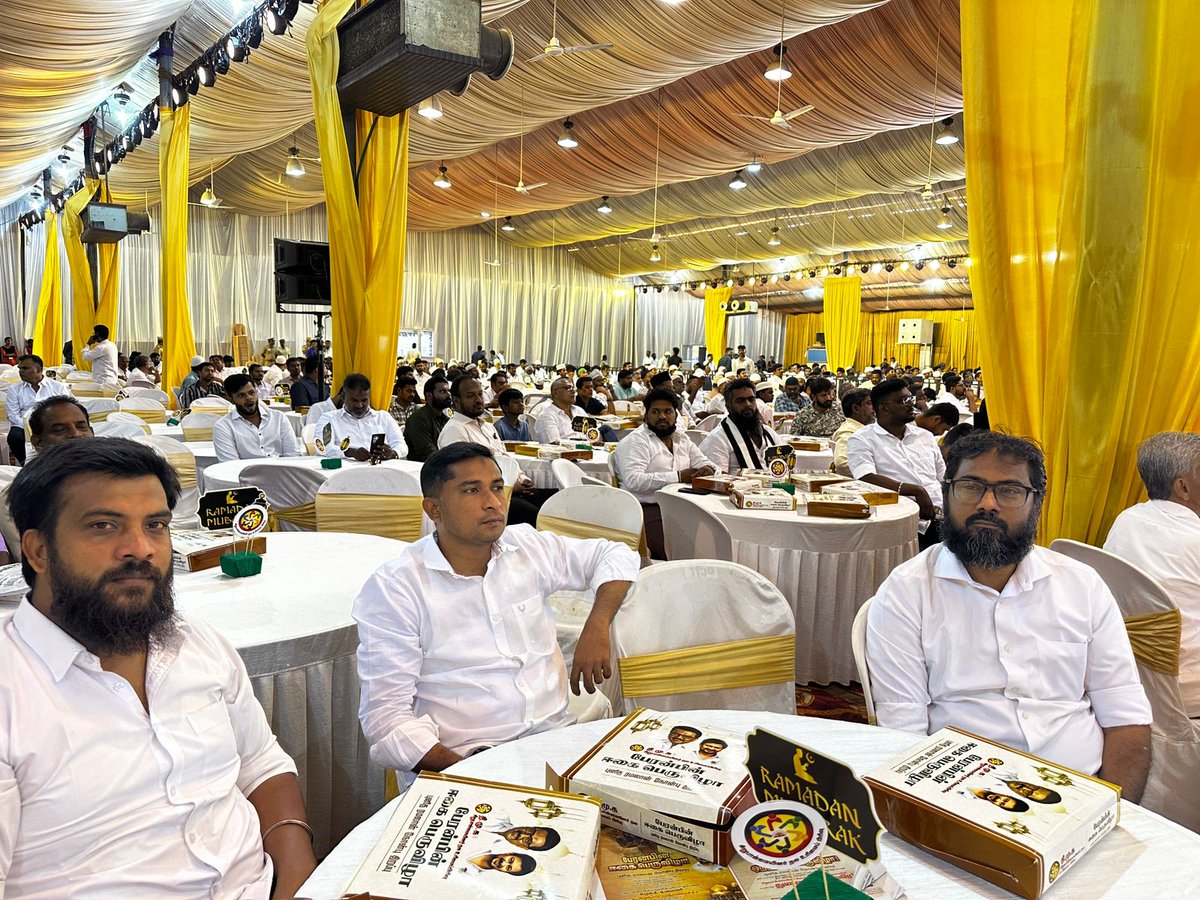 am_ziya's tweet photo. திமுக சிறுபான்மையினர் நல உரிமைப் பிரிவு நடத்தும் பேரன்பின் ஈகை பெருவிழாவில் நமது பேராசிரியர் உடன் மத்திய சென்னை தெற்கு மாவட்ட தமுமுக மமக நிர்வாகிகள்.
@jawahirullah_MH @tmmkhqofficial @mmkhqofficial @sadhamtmmk https://t.co/2hwd3kWHbo