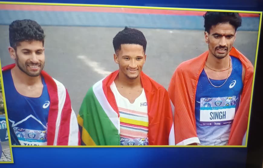 IndiaSportsHub's tweet photo. National Record Alert 🇮🇳🔥

Gulveer Singh clocks 59:42 at the NYC Half Marathon to win Bronze and set a new Indian National Record.

He breaks Avinash Sable’s previous mark of 1:00:30 from the Delhi Half Marathon 2020.

First Indian to go sub-60 minutes in the half marathon. 👏

#IndianAthletics #GulveerSingh #HalfMarathon #IndiaSportsHub