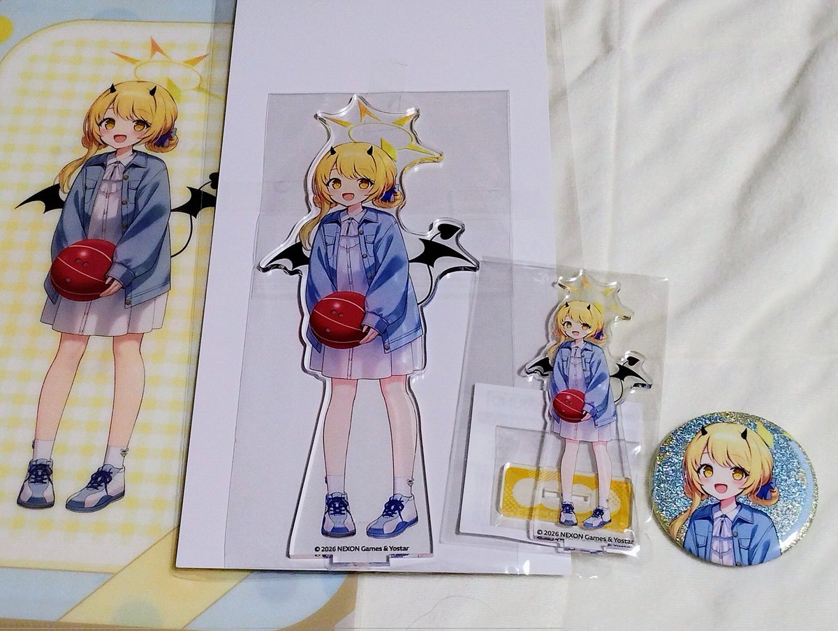 「ラウンドワンブルアカコラボのイブキちゃんグッズ一通り手に入れた かわいいね」|藤川フレ🀄雀魂4コマのイラスト