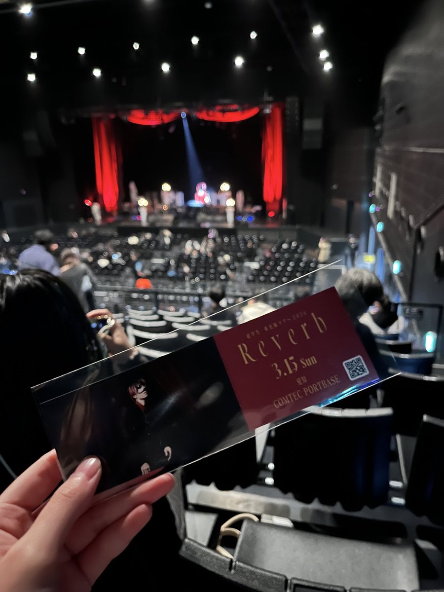 laaay_33's tweet photo. 人生初ライブ行ってきた〜〜！！！
5.6年くらい推し続けてずっとライブは我慢してきた超学生さん🫶🏻🧡
華奢で綺麗でかっこよくて、歌も最高だった🥹🫶🏻✨
テンション上がりすぎてグッズ買いすぎた😇👍🏻w
人生初が超学生さんでよかった！！
 #超学生 #Reverb https://t.co/R1vOGNtwa1