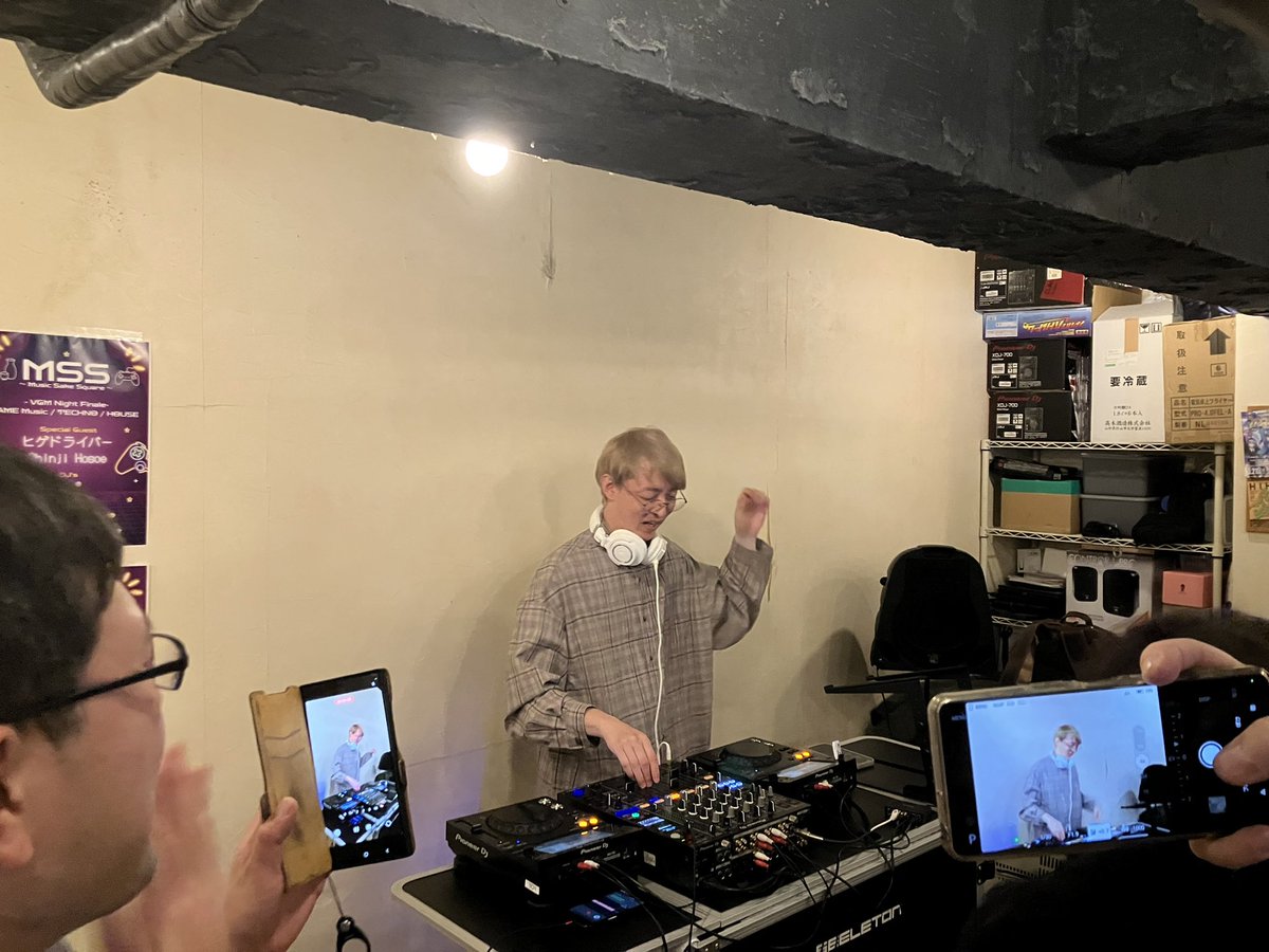 ヒコク tweet media