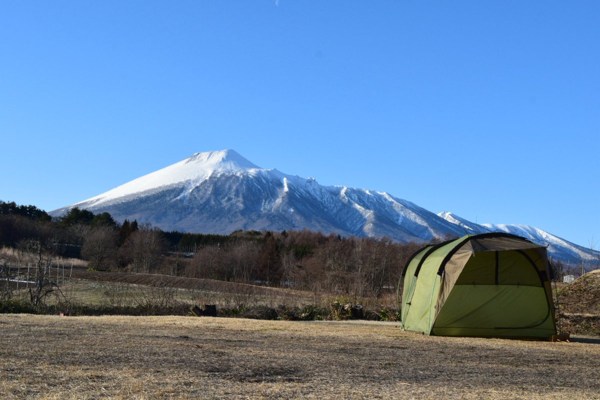 tocamp0106's tweet photo. 上のポールが折れてる為
めっちゃ歪なテント😭😭😭

 #キャンプ  #camp  #msr 
 #バックカントリーバーン  
#キャンプ好きな人と繋がりたい https://t.co/VRjocuT7Pt