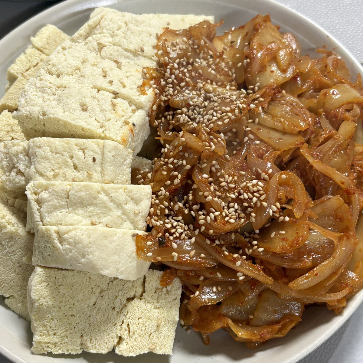 #호두밥 

얘드라(0명) 
울집에서 수육에 두부김치 먹고 갈래?