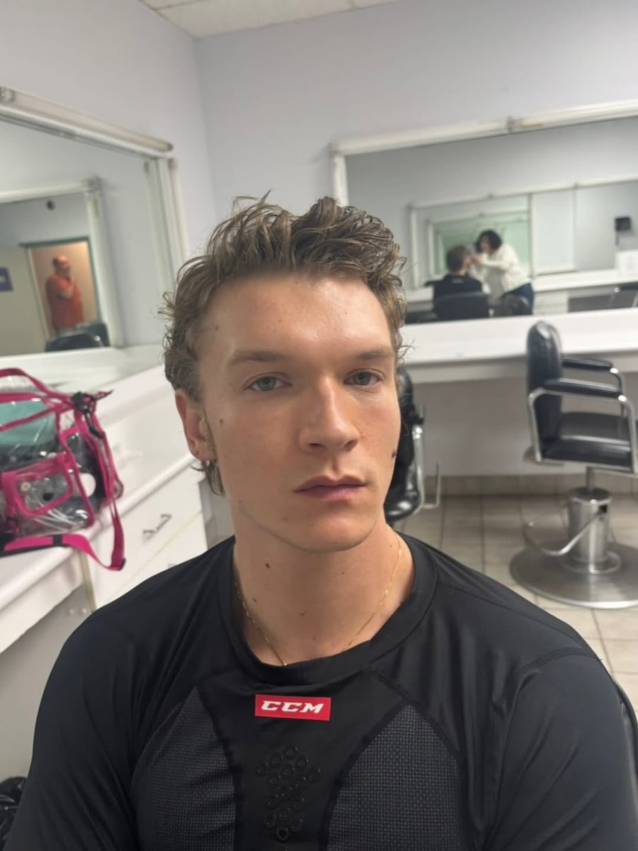 IlyaRozanov1NHL's tweet photo. Did small shoot today. Before and afters. How were your days!? #bostonraiders #captainilyarozanov #russianaround https://t.co/JguM4bUrbH