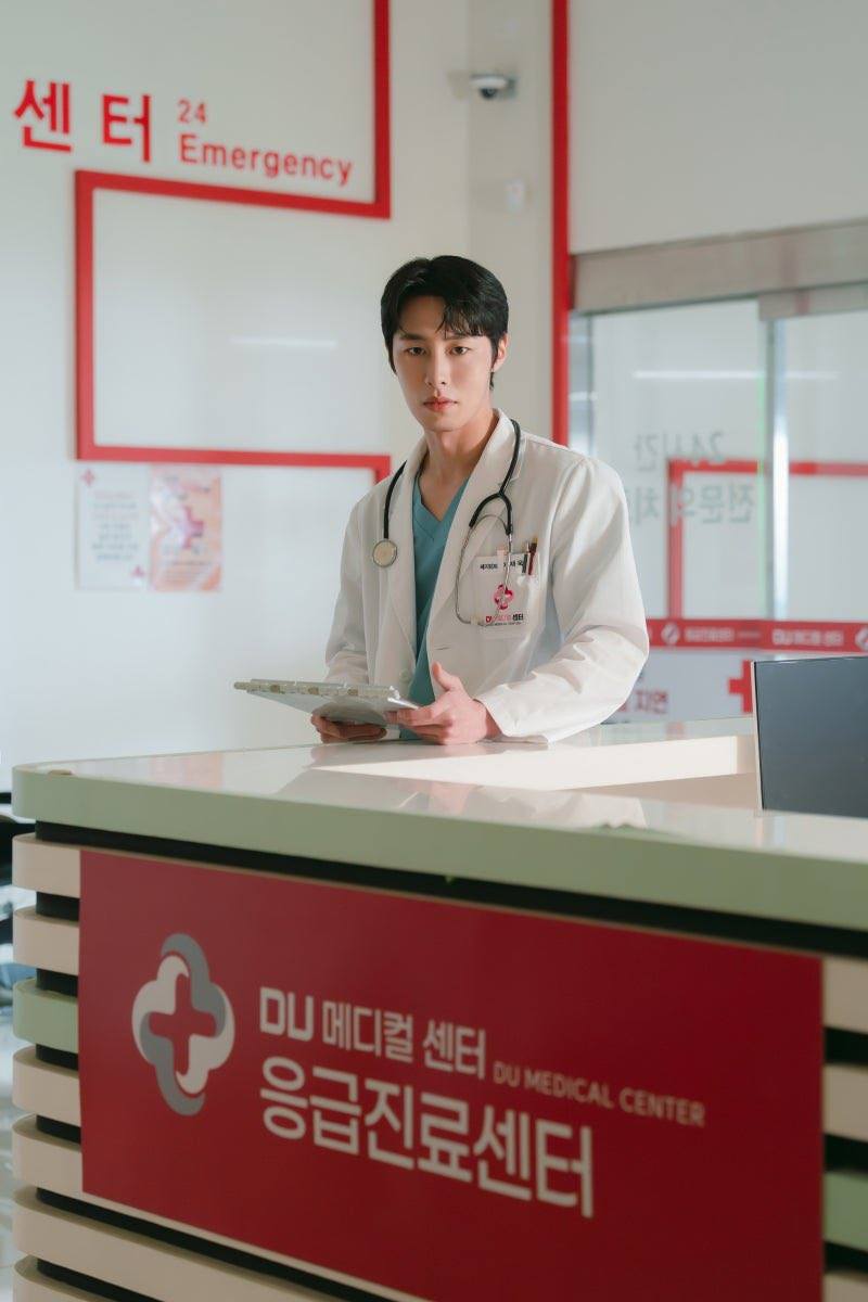 이현 tweet media