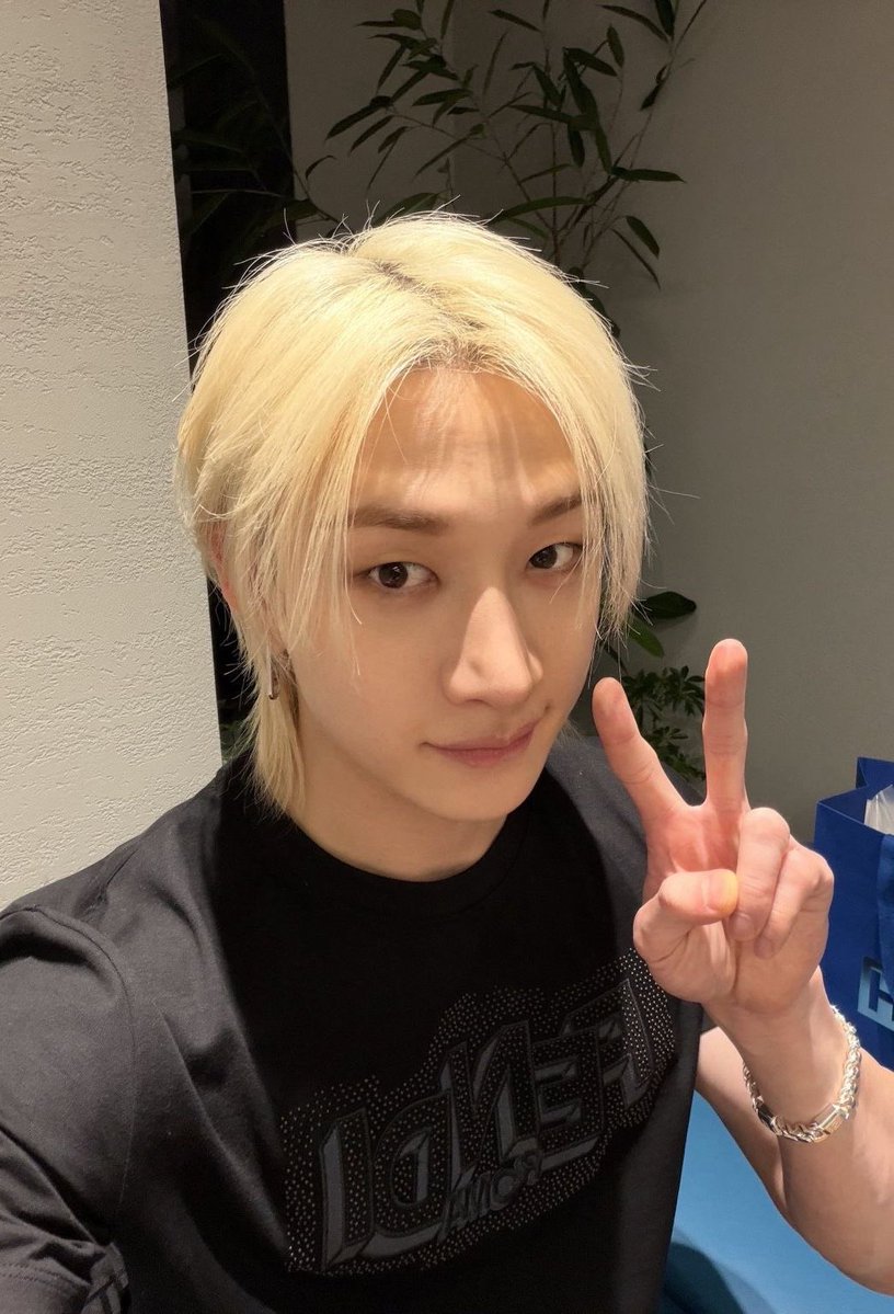 BANG CHAN INTERNATIONAL 🩷 tweet media