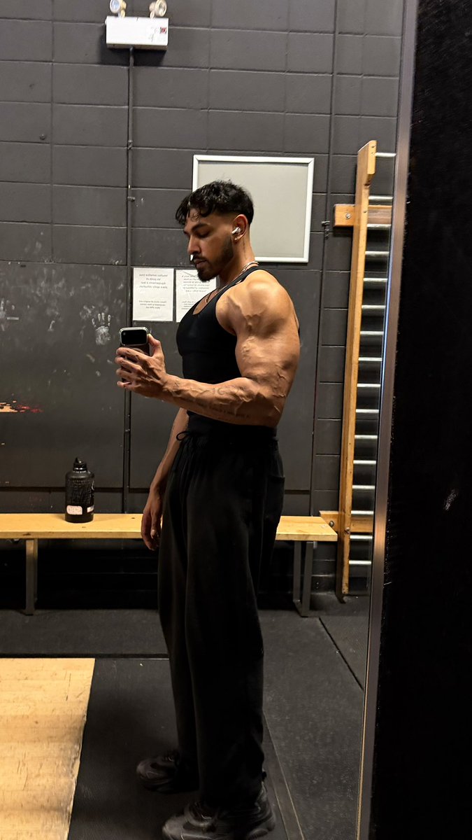 n6vid's tweet photo. Creating the physique I want https://t.co/5C7cc3wGOy