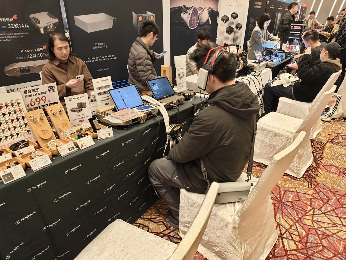 ViridisCha's tweet photo. L&amp;P W4 ACG
ボーカルが前に出てきて👍️
LAIVとFangsoundも出展してた
AKG K1000の実物初めて見た笑 https://t.co/Kvnlx3yy5K