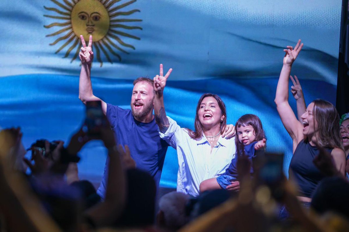danyvilar's tweet photo. Asumí como presidenta del Partido Justicialista de Lomas de Zamora. Voy a trabajar cada segundo de mi vida para honrar esta responsabilidad que me dieron mis compañeros y compañeras. El compromiso es con la dignidad de nuestro pueblo; con nuestra historia; con el legado de Perón y Evita; con la entrega de Néstor y de Cristina; con el Gobierno de la Comunidad; con la humanidad, base de nuestra doctrina, para que vuelvan a reinar el amor y la igualdad.