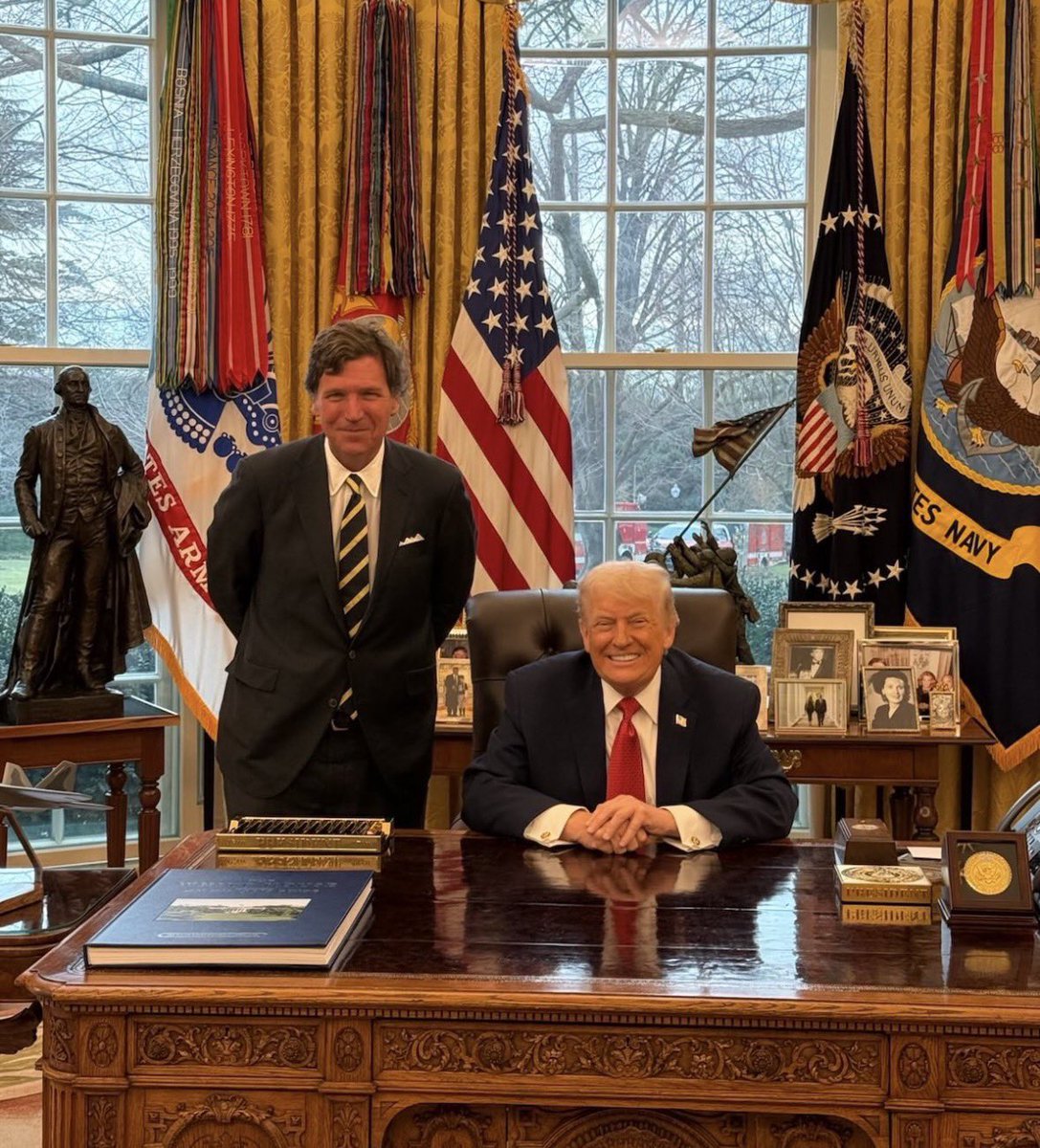 This photo is hilarious in hindsight.

Trump knew Tucker was talking to Iran.

So he invites him to the Oval Office before the strike… knowing Tucker will run straight back and relay it.

Iran sees this photo.
Thinks Tucker has Trump’s ear.
Thinks Trump is bluffing.

Meanwhile