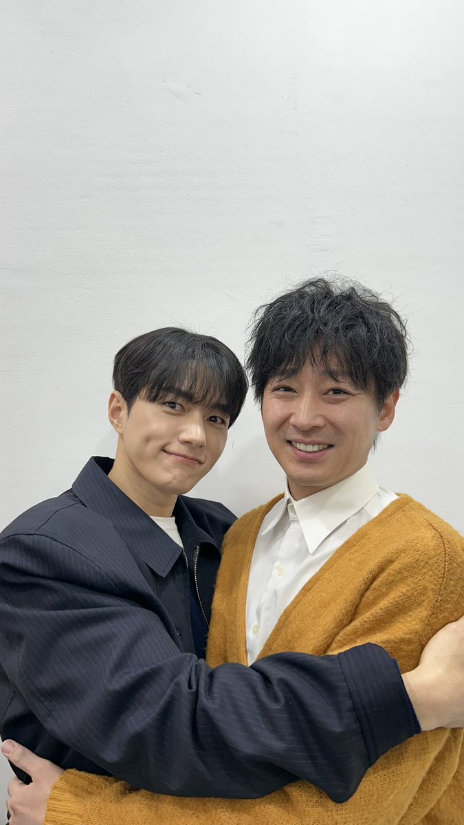 昨日はキム・ミョンスさんの
FAN MEET UPのMCでした。
短い時間でしたが、16年で1番の距離感どアップの爆速トークでした。👍