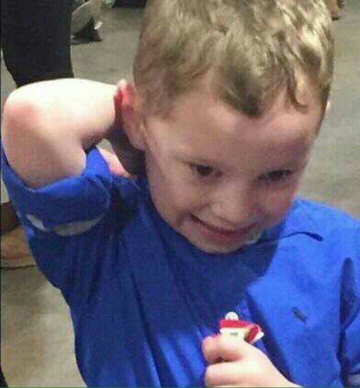 แม่: ช่วงนี้ใช้เงินประหยัด ๆ นะ
กุที่วางแผนกดบัตรคอน 2 ใบต้นเดือนหน้า: