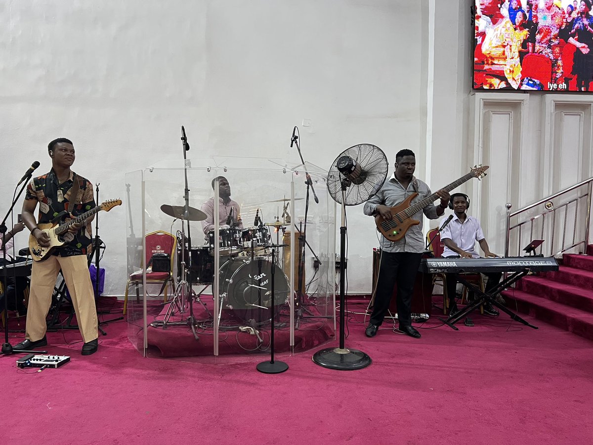 rccgdestiny's tweet photo. Service started the best way possible 🔥
Praise up, hearts open, and the Highbreed Choir setting the atmosphere 
#thenucleuschurch 
#rccgdestinysanctuary 
#rccgregion36hq https://t.co/CN3NaTINcm