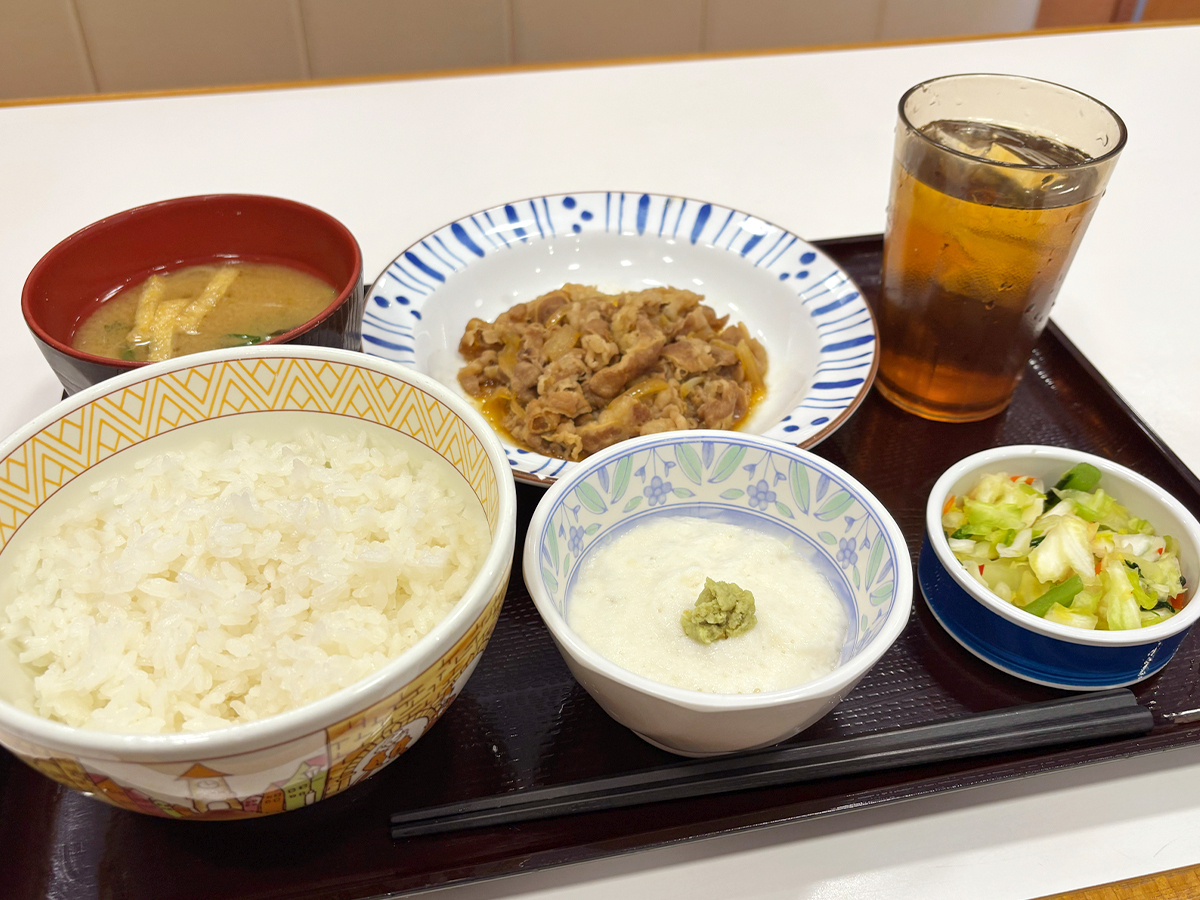 山かけ牛皿定食♪ . ∧＿∧ ♪ . ((o( ´・ω・ )(o))   し― J