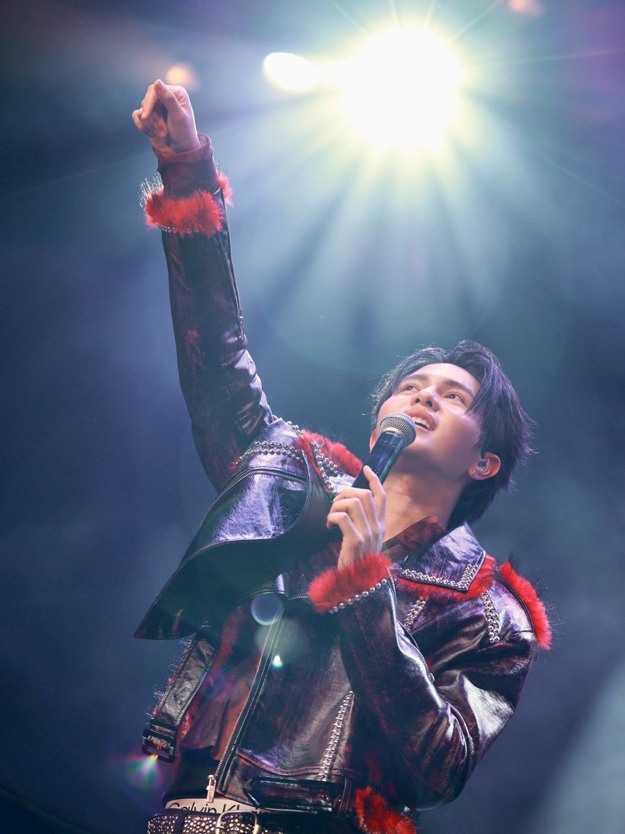 GMMTV's tweet photo. LA…show today was truly a blast! 🐺❤️

Thank you everyone for making such wonderful memories together. Seeing y’all have so much fun and joy makes us soooo happy. Hope to see y'all again real sooon!✨

#LYKNTOUR
#LYKNUNLEASHEDTOUR 
#LYKNUNLEASHEDWORLDTOUR 
#LYKNTOURxLOSANGELES
#LYKN
#RISERMUSIC
#GMMTV @LYKNofficial @Williamjkp1 @realxlg @nnutdan @hongshihoshi03 @TuiChayatorn