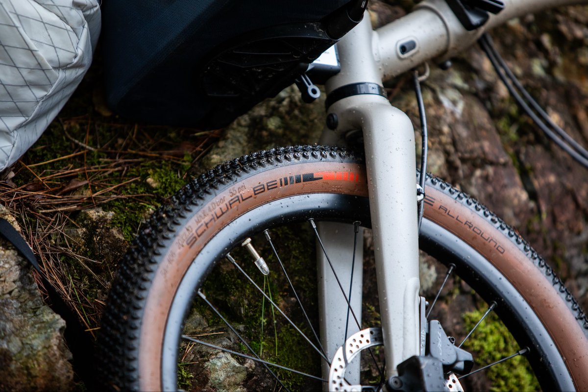 brompton_jp's tweet image. 都市から外へ。

G Lineは、道を選ばない。
舗装路も、砂利道も、水辺も。

走る場所が変わると、
見える景色も変わる。

あなたなら、どこへ行く？
G Lineと行きたい場所を是非コメントで教えてください📢

#Brompton
#ブロンプトン
#GLine
#LifeUnfolded