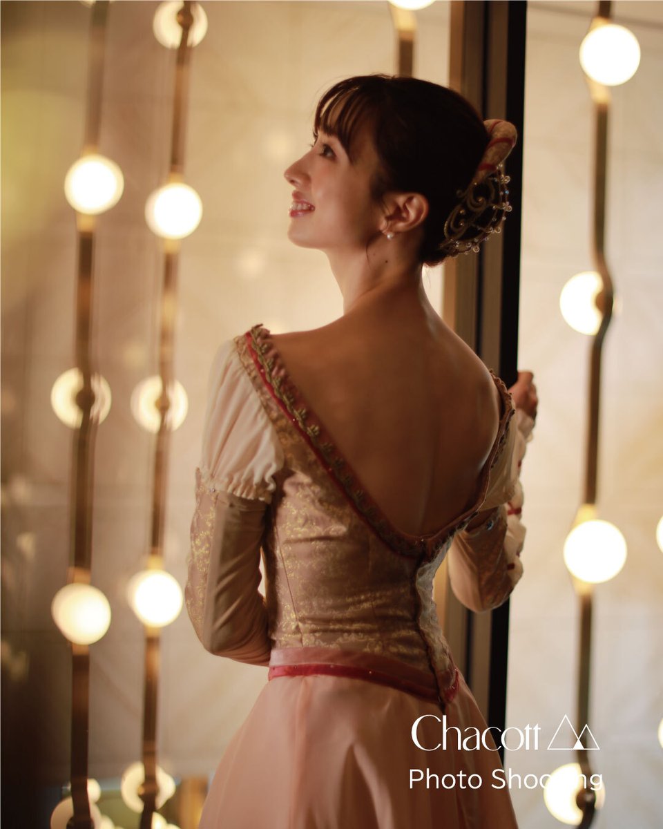 今しかない「この瞬間のバレリーナ」を、作品として残す。 舞台 今しかない「この瞬間のバレリーナ」を、作品として残す。 舞台